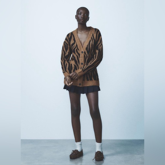 ZARA ANIMAL PRINT JACQUARD KNIT CARDIGAN - Picture 2 of 10